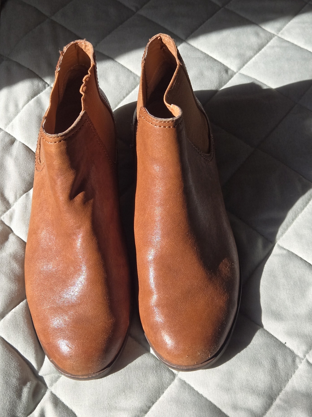 Frye Women's Tan Leather Chelsea Ankle Boots